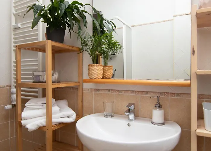 Mia Ginger, Stazione Trastevere Vicinanze * Roma